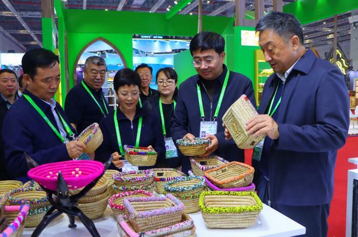 点点手机版下载安装包在哪组团参加第八届中国国际进口博览会.jpg